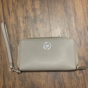 Michale Kors wallet/wristlet